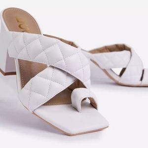 SUGAR HIGH QUILTED CROSSOVER SQUARE PEEP TOE MIDI BLOCK HEEL MULE IN WHITE